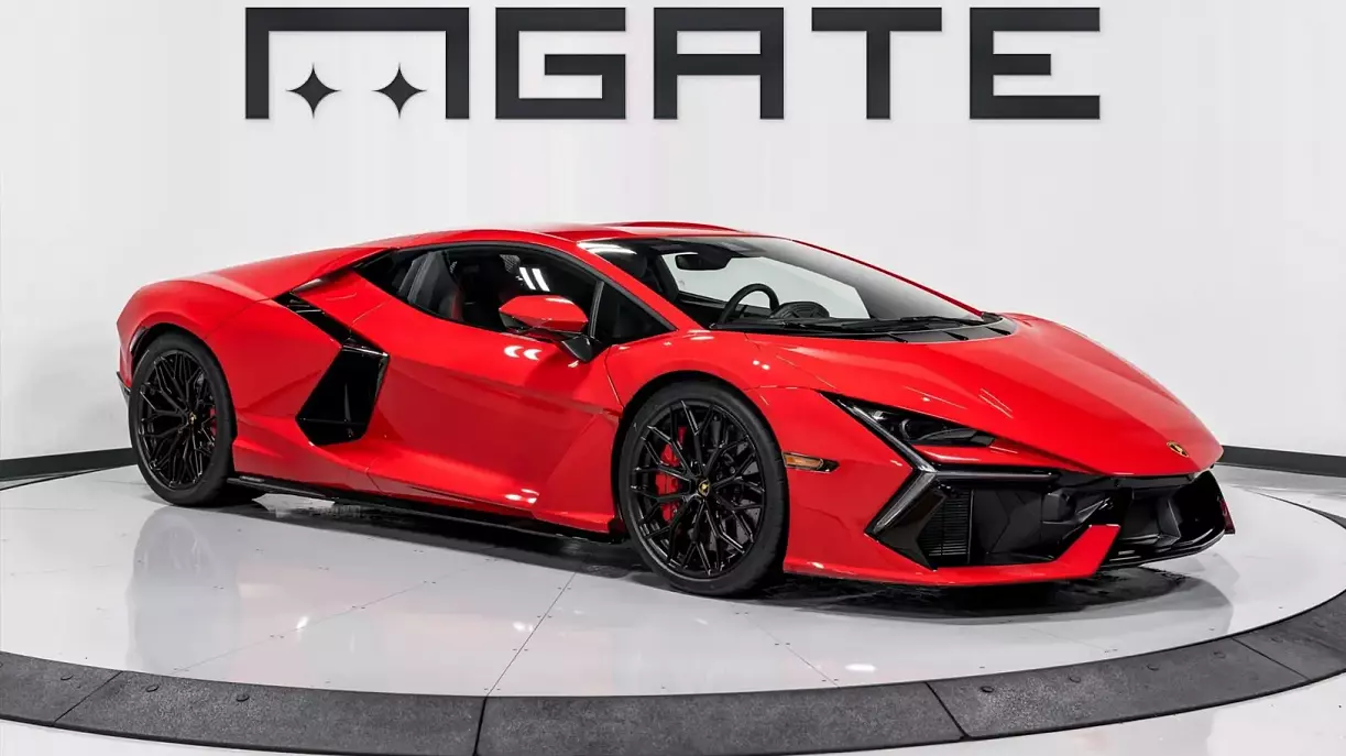 Lamborghini Revuelto - 