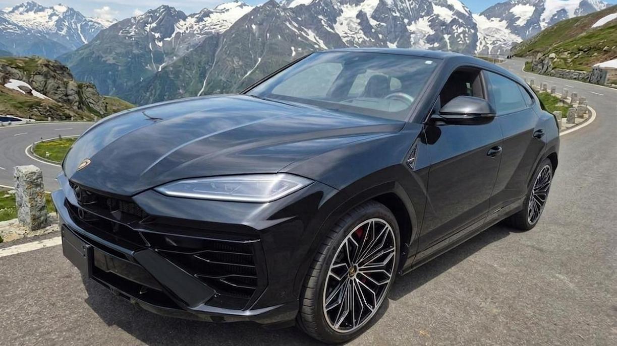 Lamborghini Urus SE 2025 Черный